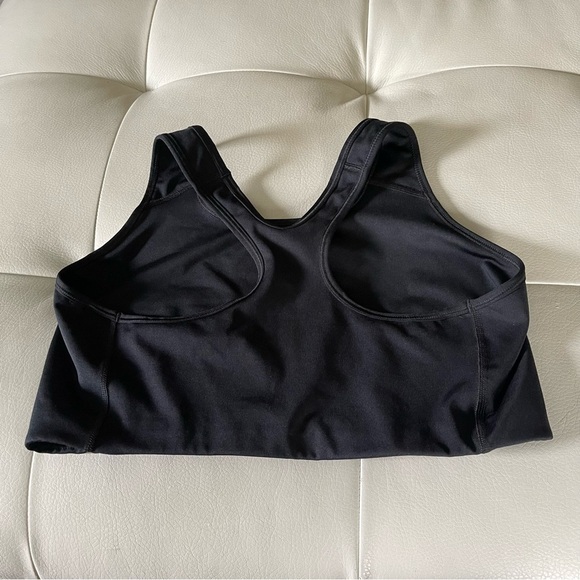 Nike women’s Sports Bra swoosh Size 1X black and white EUC - Picture 3 of 6